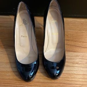 Christian Louboutin Round Toe pump, black patent leather, size 39 1/2